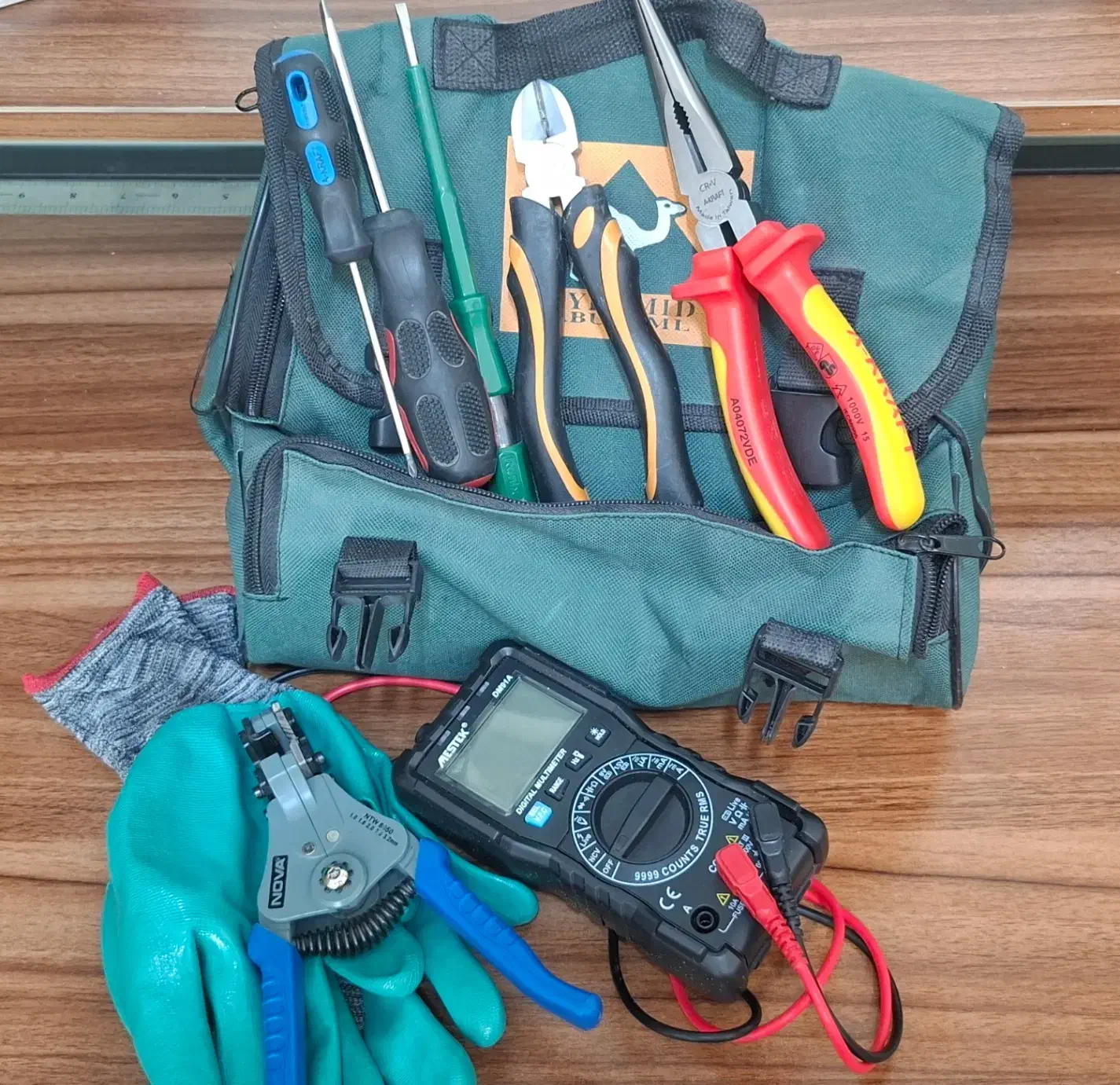 خدمات فنی برق ساختمان|خدمات پیشه و مهارت|کرمان, |دیوار