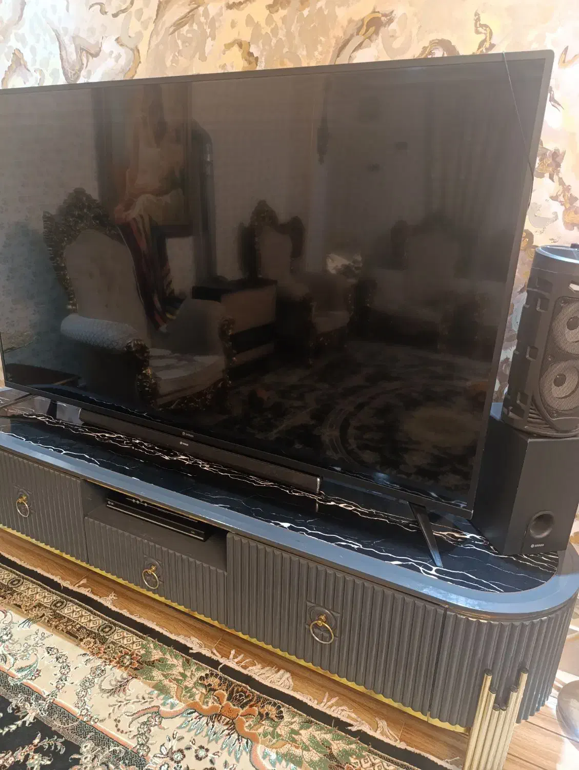 تلویزیون شکسته|تلویزیون و پروژکتور|زنجان, |دیوار