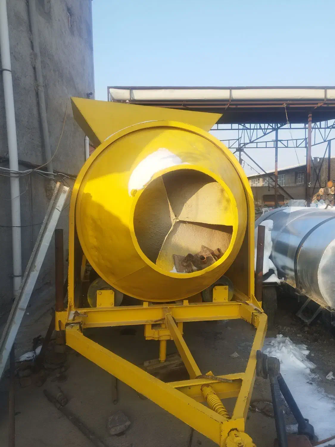 میکسر بتن ۱۰۰۰لیتری|ماشین‌آلات صنعتی|رشت, بیجارپس|دیوار