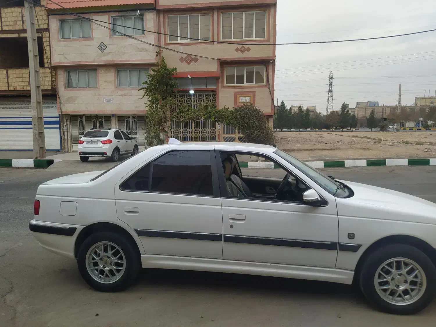 پژو پارس 98دوگانه فابریک عروسک معاوضه هم دارم|خودرو سواری و وانت|قم, شهرک فاطمیه|دیوار