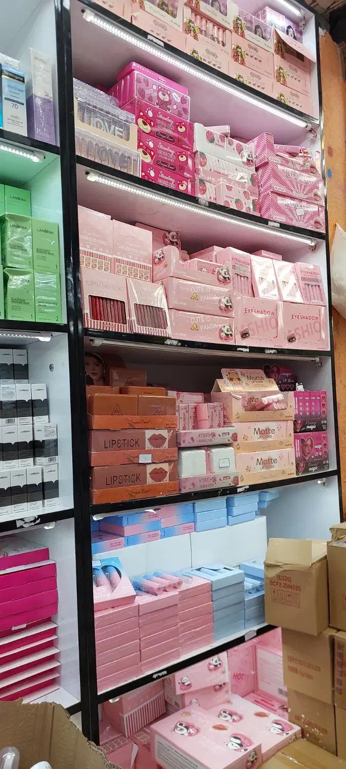 نیازمند فروشنده لوازم ارایشی|استخدام بازاریابی و فروش|شیراز, بازار|دیوار