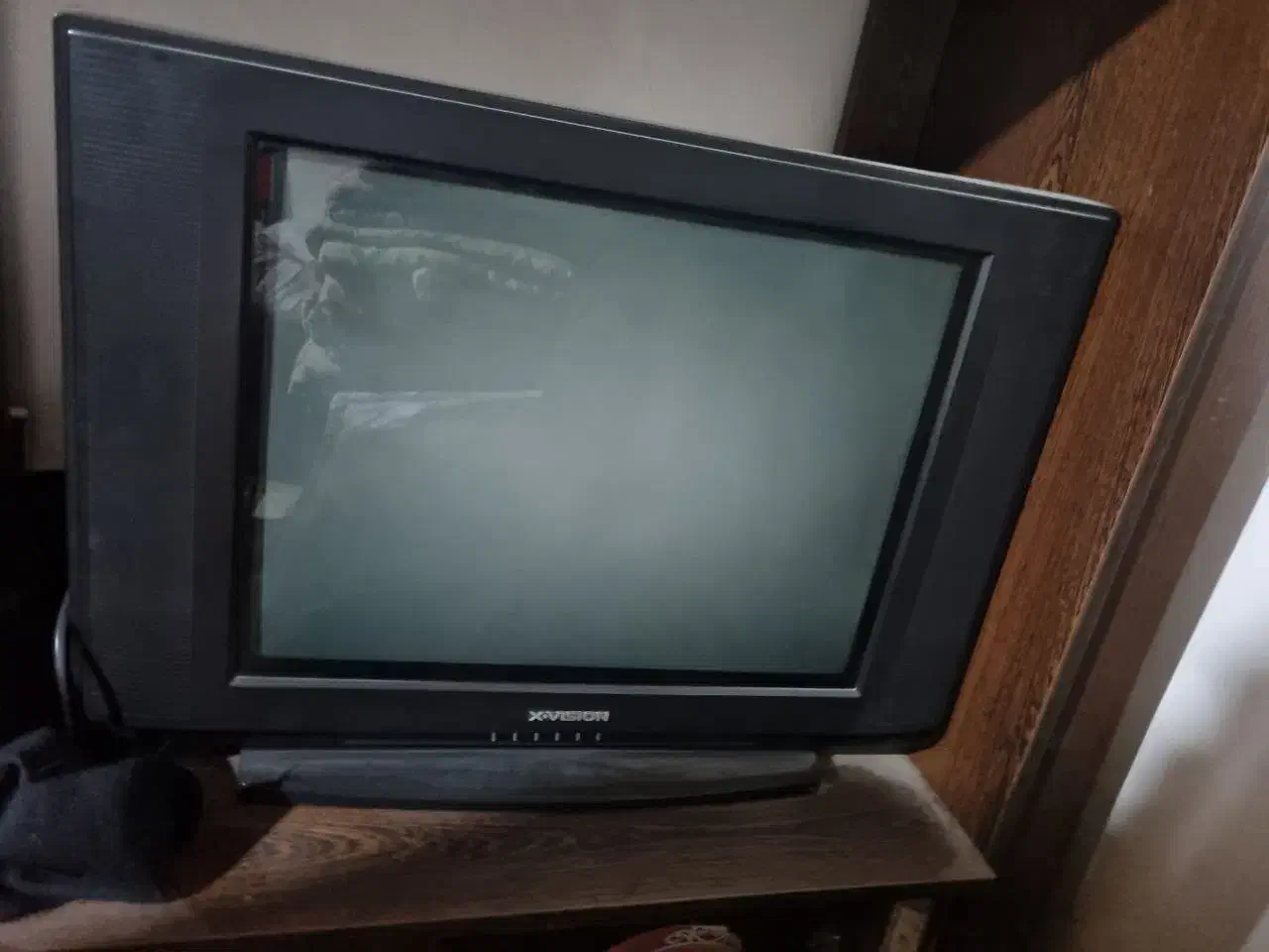 تلویزیون ۲۱اینچ ایکس ویژن|تلویزیون و پروژکتور|قوچان, |دیوار