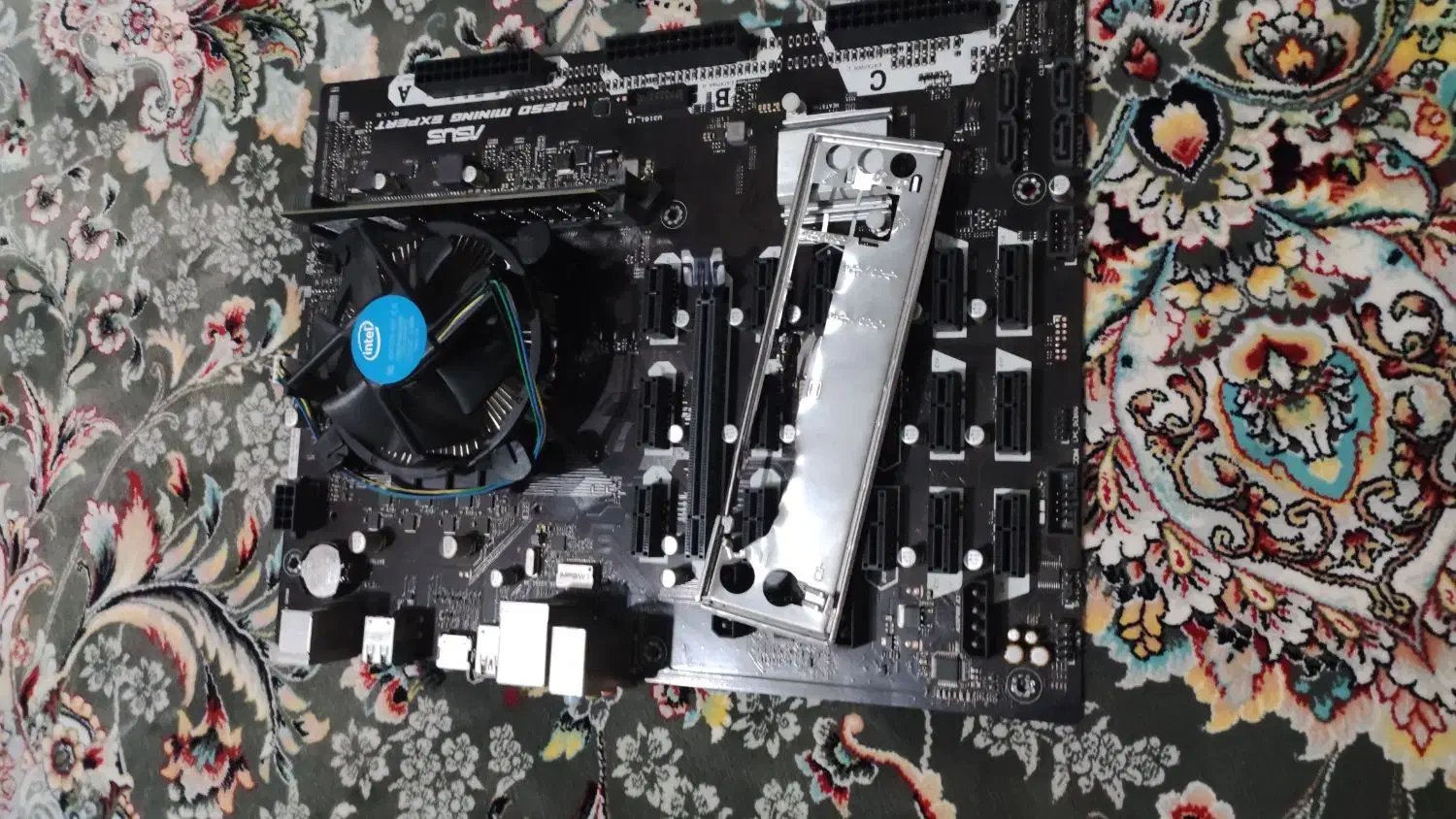 مادربرد|قطعات و لوازم جانبی رایانه|رباط‌کریم, رباط‌کریم|دیوار