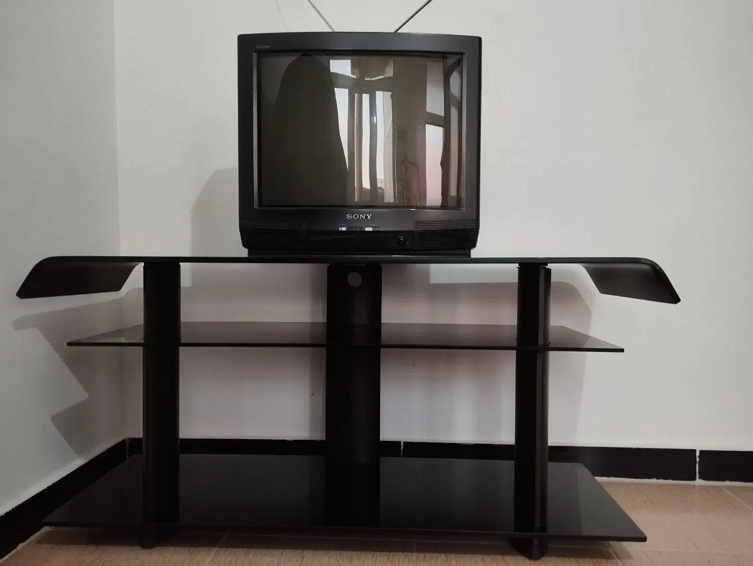 تلویزیون|میز تلویزیون|شاهین دژ, |دیوار