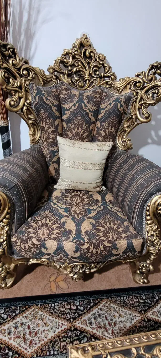 مبلمان سلطنتی ۹نفره به رنگ قهوه ایی وطلایی|مبلمان خانگی و میز عسلی|شیراز, شهرک ترکان|دیوار