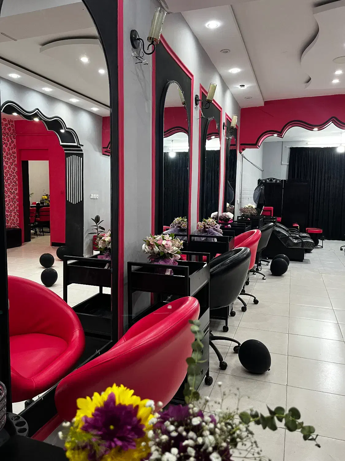 اجاره لاین در بهترین لوکیشن 50% تخفیف|آرایشگاه و سالن‌های زیبایی|زاهدان, |دیوار