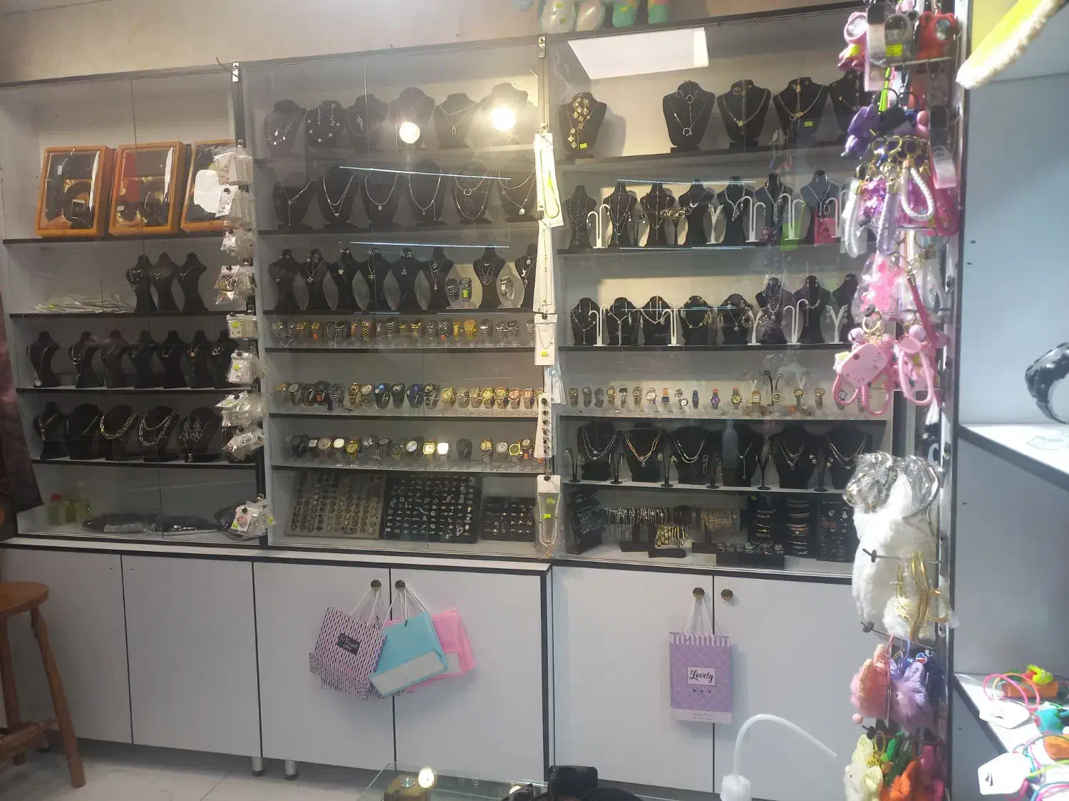 ویترین و قفسه|فروشگاه و مغازه|هشتگرد, هشتگرد قدیم|دیوار