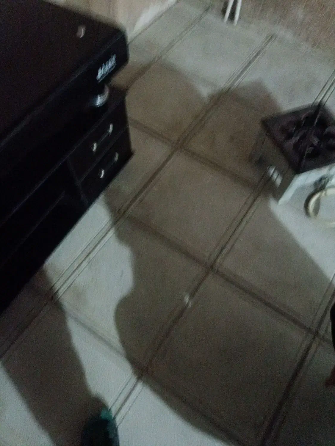 زیر تلویزیون شیشه ای  اپل در حد نو بدون خط وخش|میز تلویزیون|صحنه, |دیوار