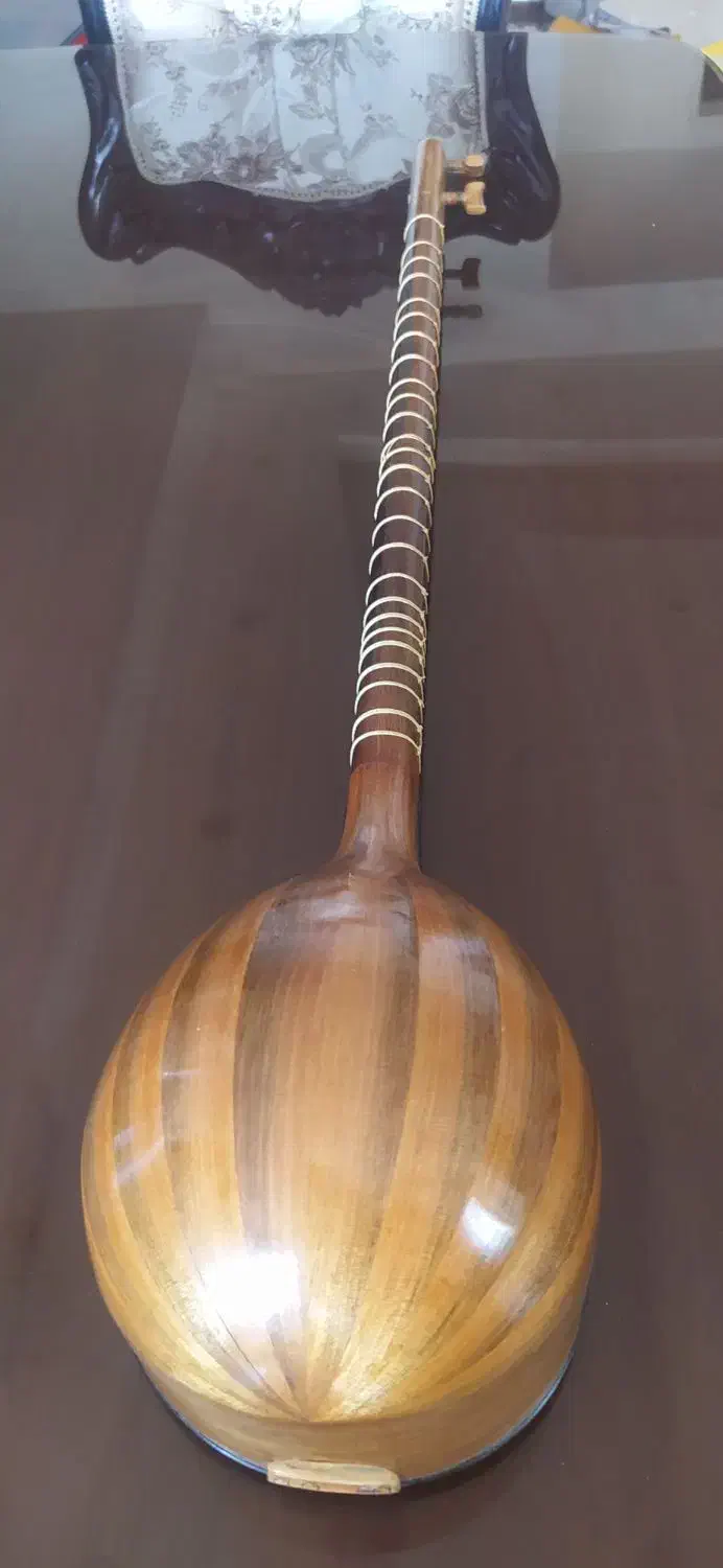 سه تار معتوفی|سازهای سنتی|همدان, |دیوار