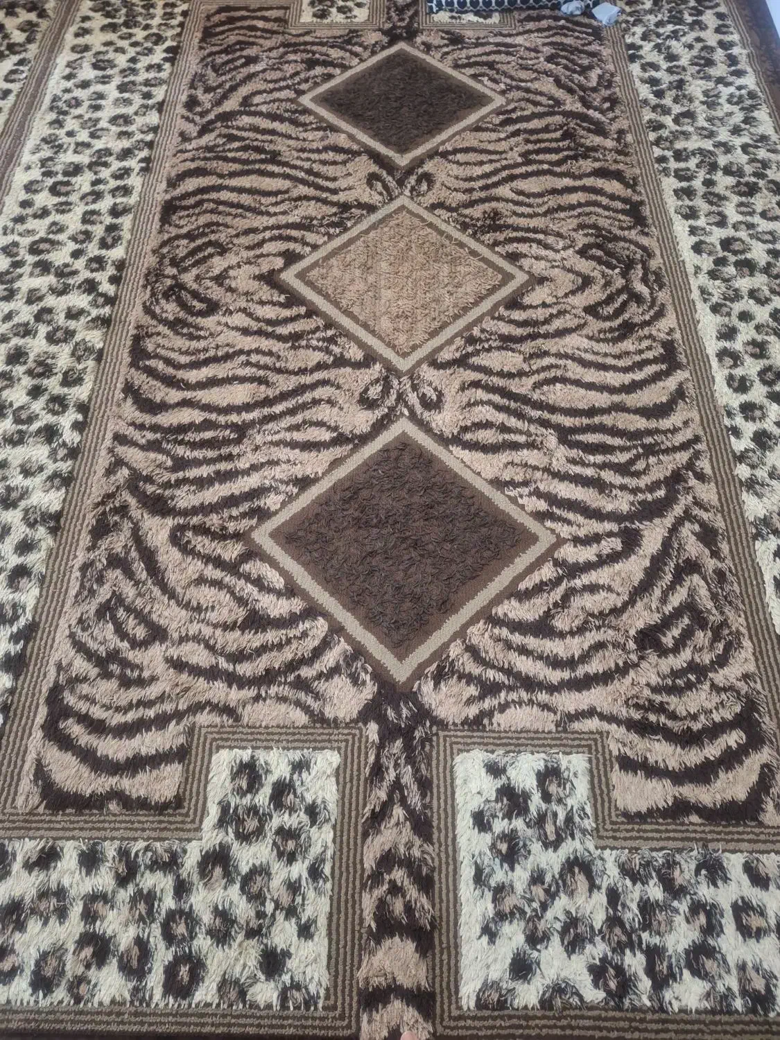 قالی|فرش|اهواز, گلستان|دیوار