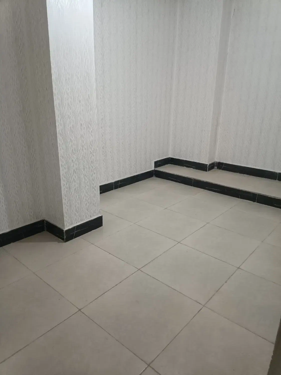 نواب صفوی|اجارهٔ آپارتمان|شیراز, کوشک میدان|دیوار