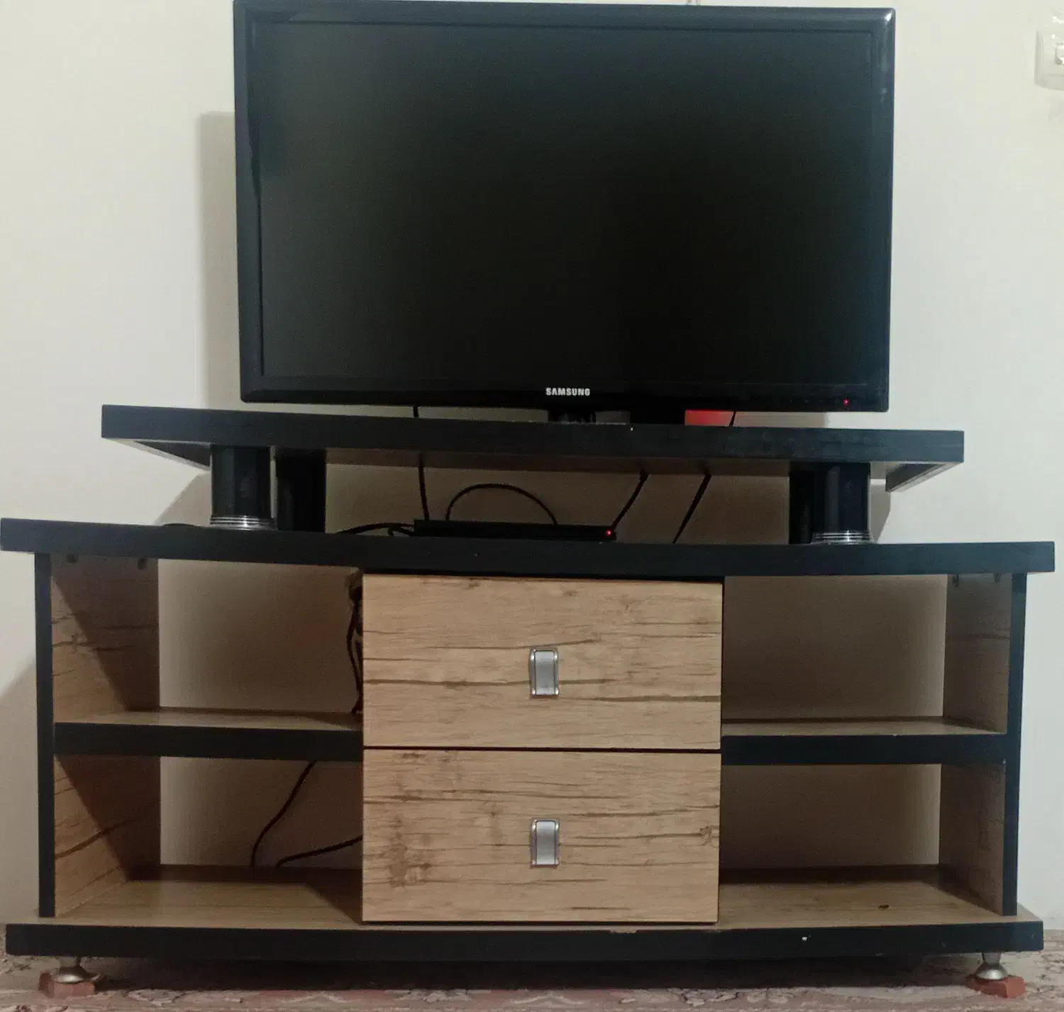 تلویزیون و میز تلویزیون|تلویزیون و پروژکتور|رباطکریم, مسکن مهر آبشناسان|دیوار