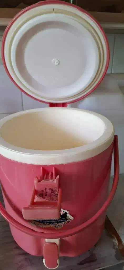 کلمن آب|ظروف نگهدارنده، پلاستیکی، یک‌بارمصرف|قم, باغ شازده|دیوار