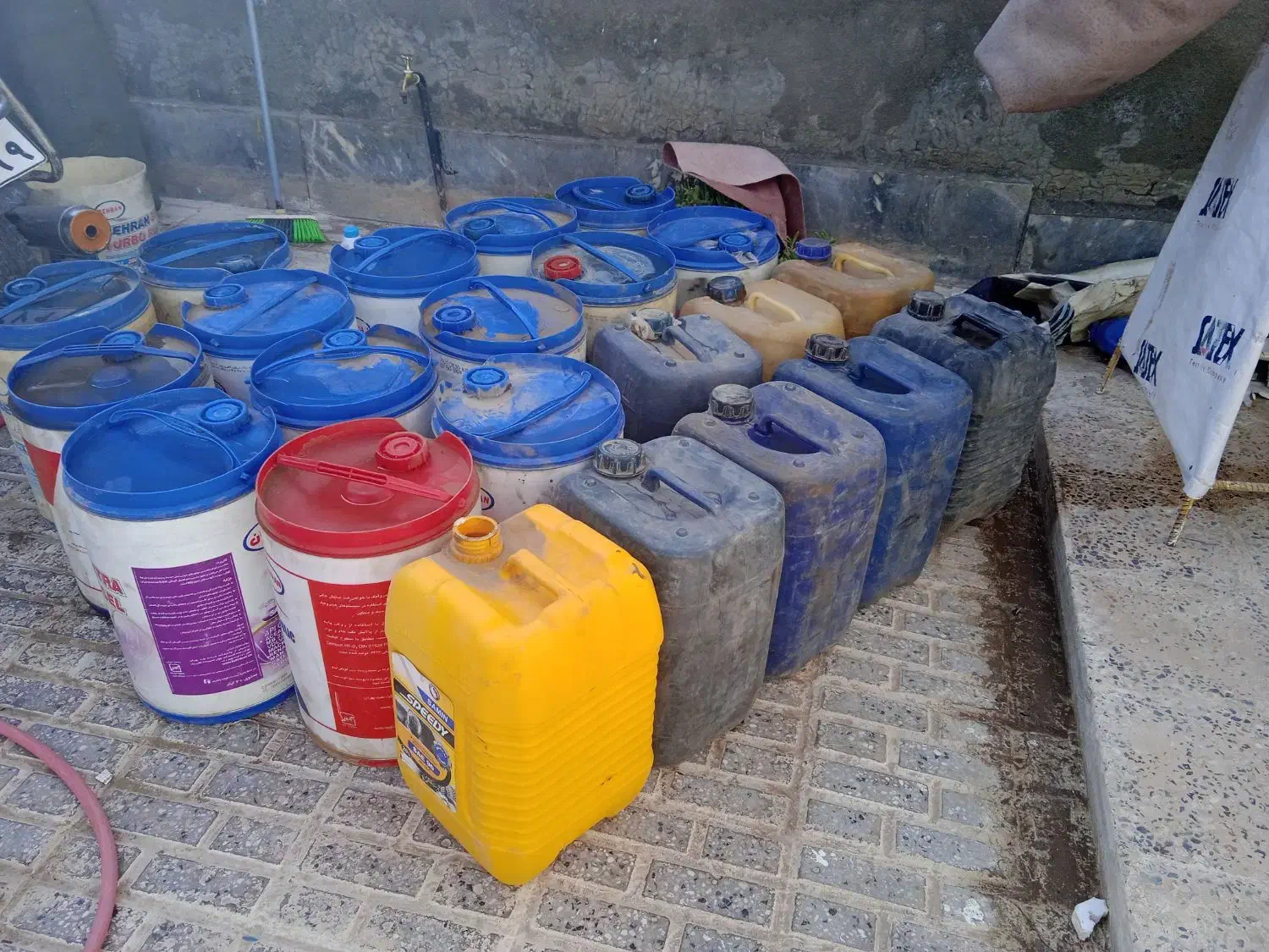 گالن ۲۰ لیتری|ظروف نگهدارنده، پلاستیکی، یک‌بارمصرف|قائن, |دیوار