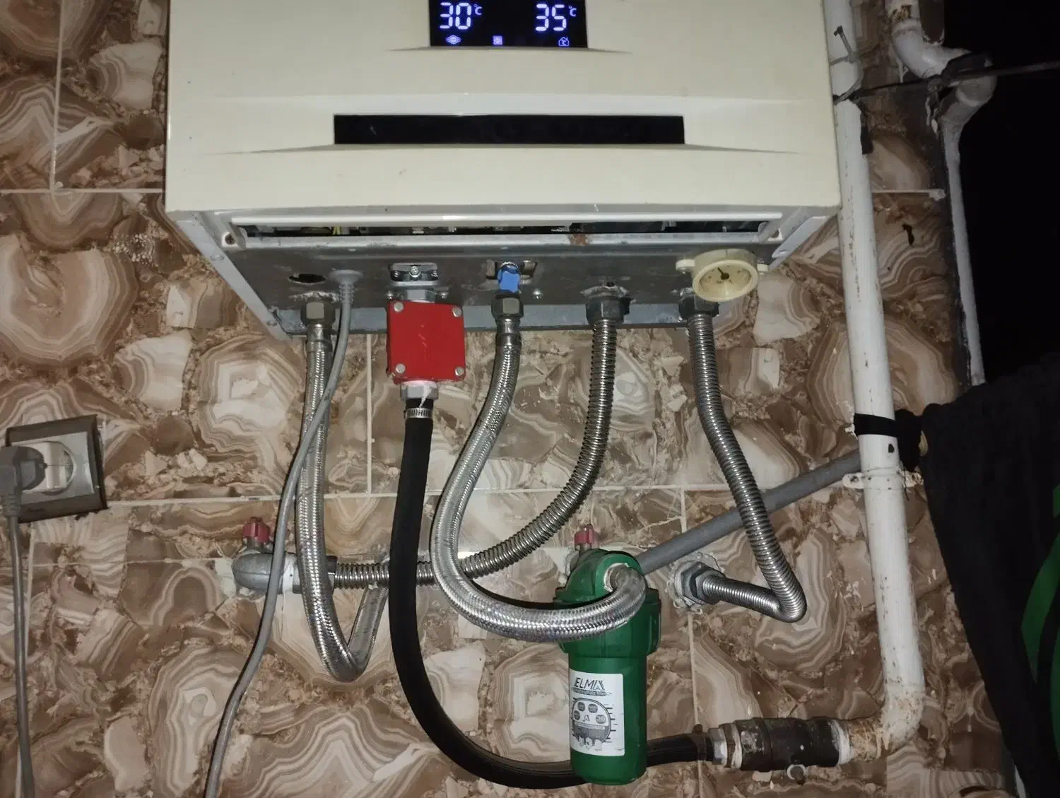 تعمیرات تخصصی انواع پکیج|خدمات پیشه و مهارت|رشت, استقامت ۱|دیوار