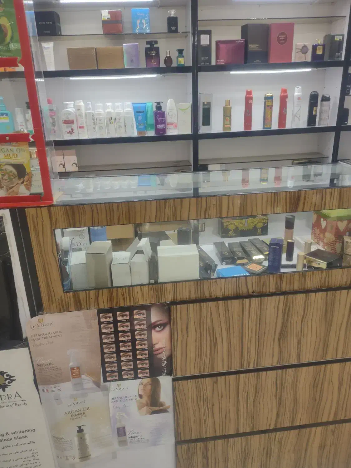 فروش فوری دکوراسیون مغازه|فروشگاه و مغازه|ایلام, |دیوار