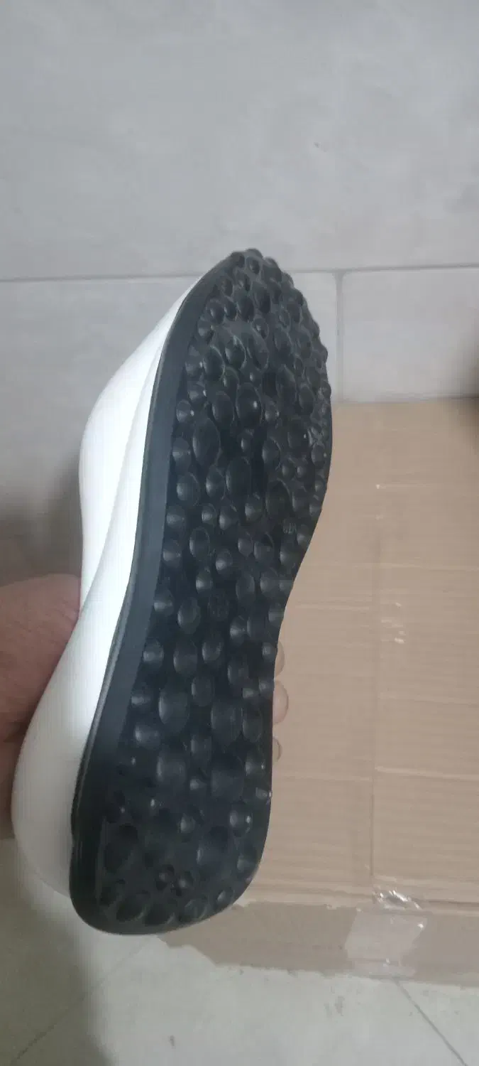 زیره کتونی|کیف، کفش، کمربند|رباط‌کریم, رباط‌کریم|دیوار