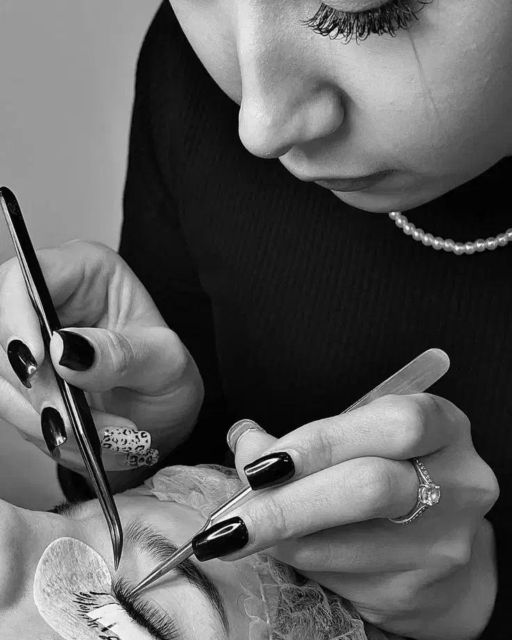 خدمات و آموزش تخصصی اکستنشن و لیفت و لمنیت مژه|خدمات آرایشگری و زیبایی|خمینی‌شهر, |دیوار