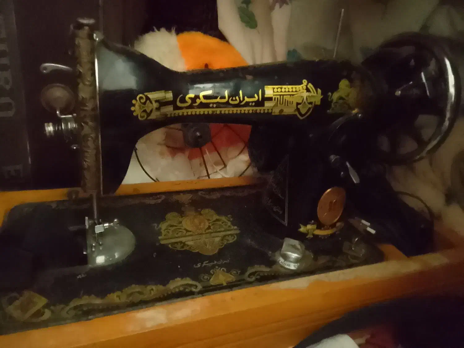 مقداری لوازم منزل|چرخ خیاطی و ریسندگی|شیروان (خراسان), |دیوار