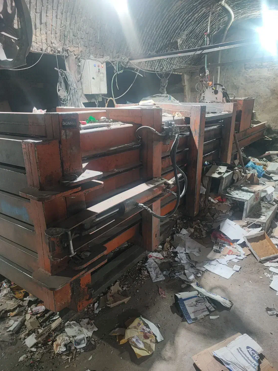 دستگاه پرس کارتن قادری ساز|ماشینآلات صنعتی|آباده, |دیوار