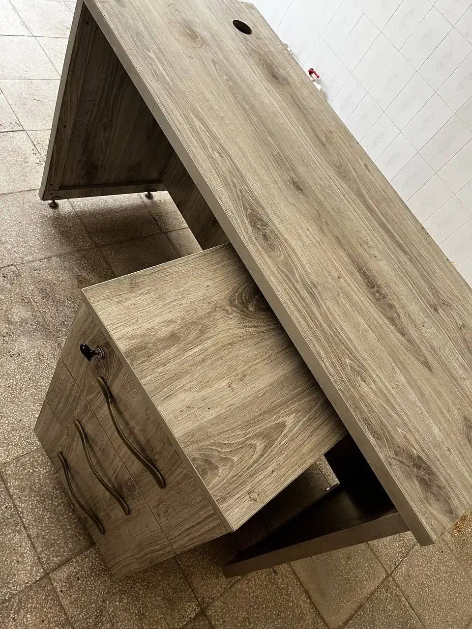 میز|مبلمان اداری|سبزوار, فقیه سبزواری|دیوار