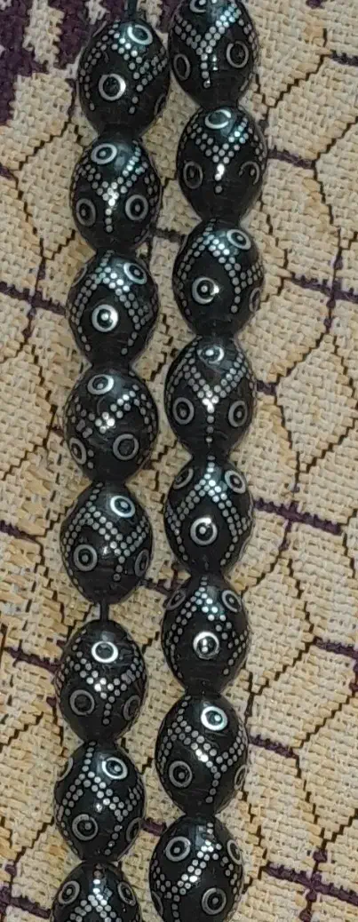 تسبیح قدیمی یُسر حجاز (مکّاوی) نقره کوب|کلکسیون اشیاء عتیقه|باسمنج, |دیوار