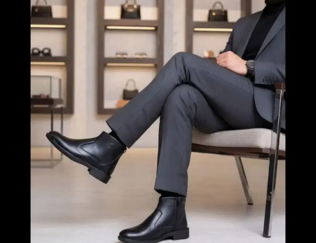 نیم بوت نو|کیف، کفش، کمربند|میانه, |دیوار