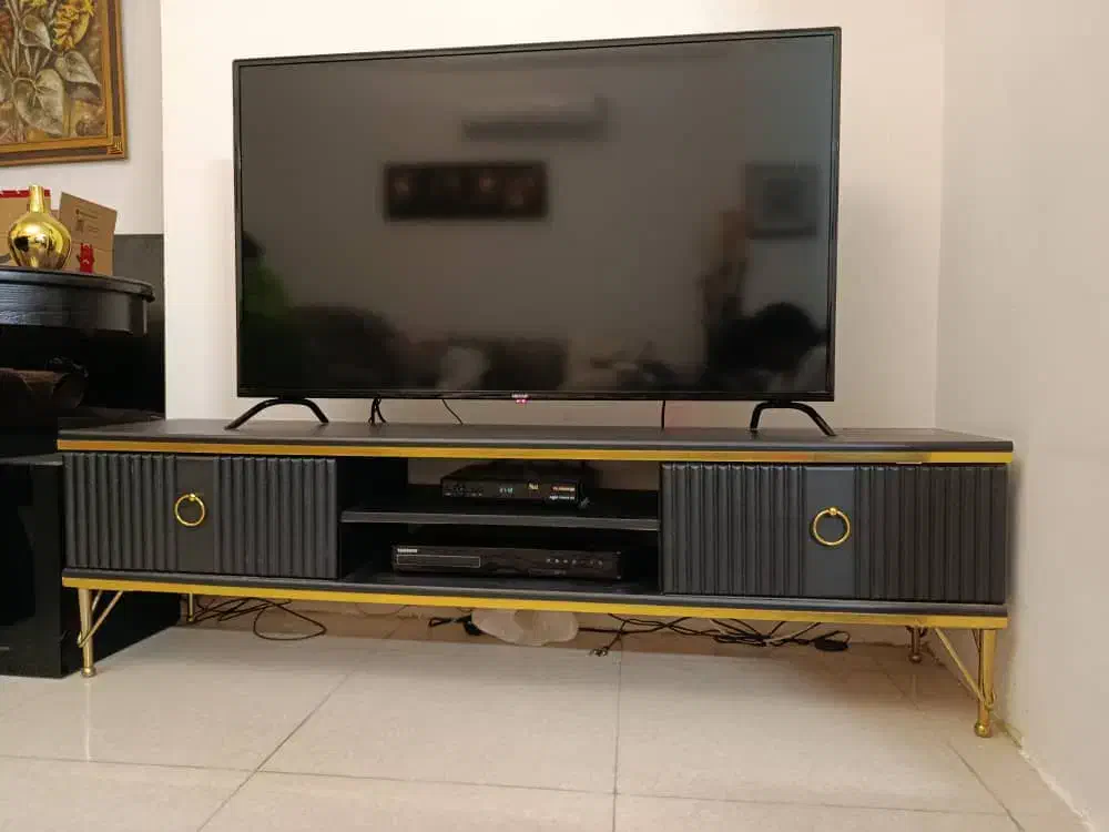 آینه و کنسول و میز جلو مبلی شرکتی|بوفه، ویترین، کنسول|شاهدشهر, |دیوار