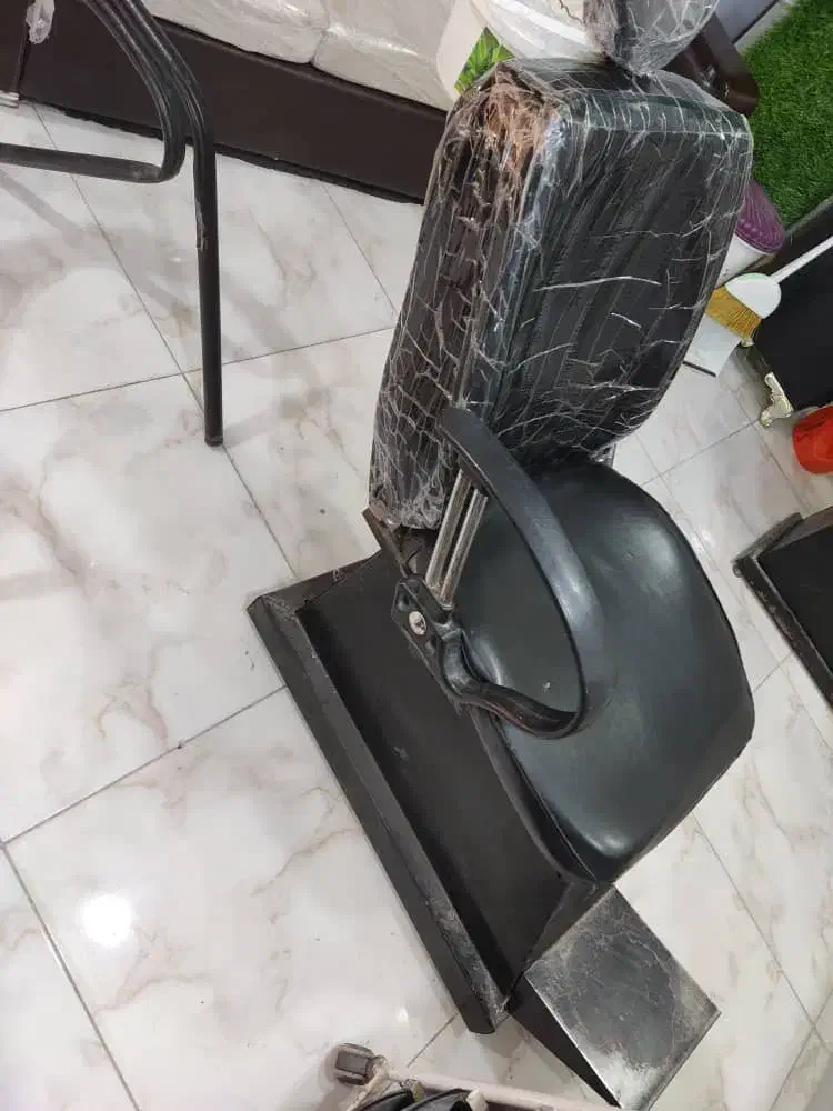 صندلی کوتاهی|آرایشگاه و سالنهای زیبایی|بوشهر, |دیوار