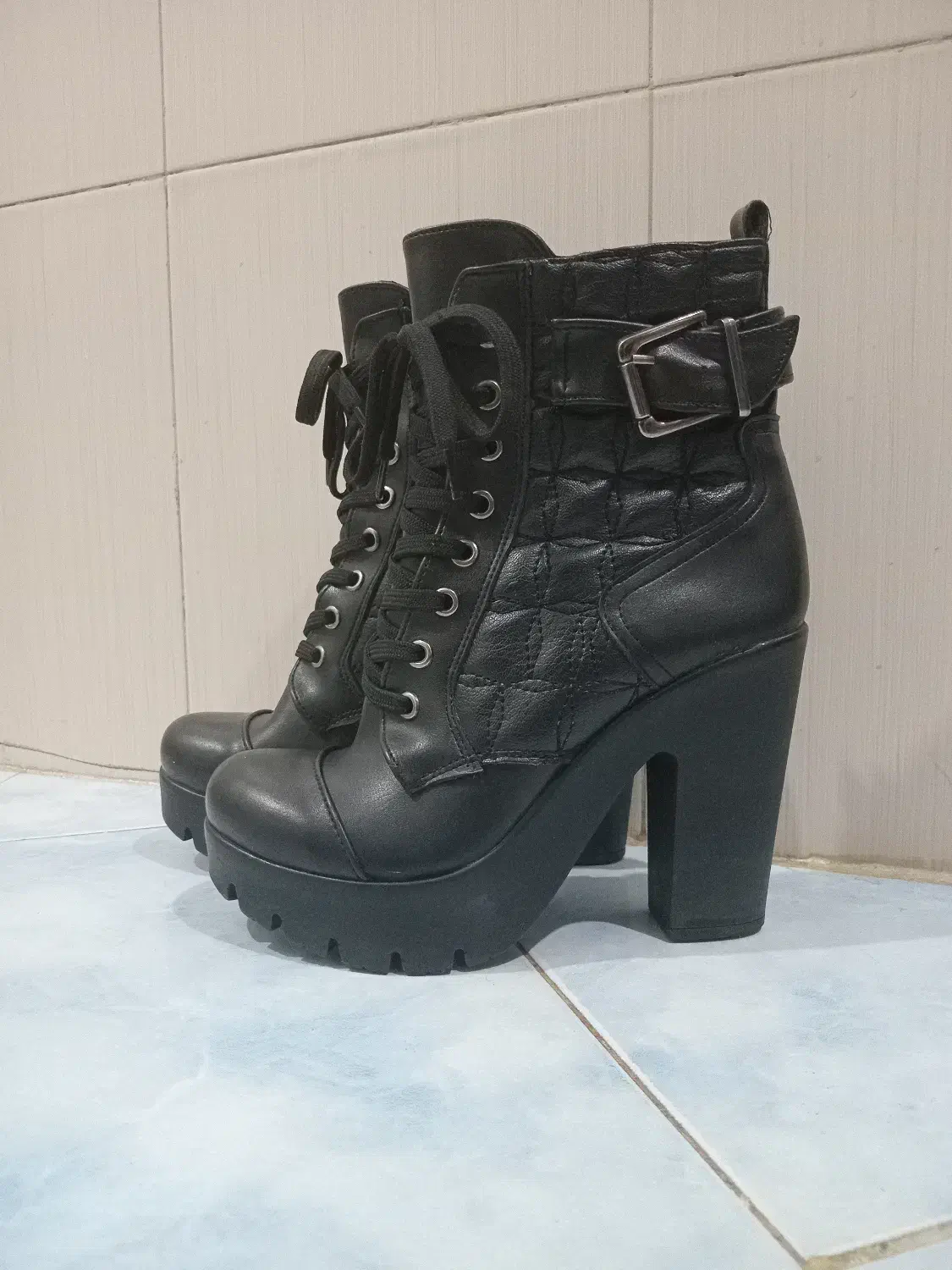 پوتین|کیف، کفش، کمربند|تبریز, |دیوار