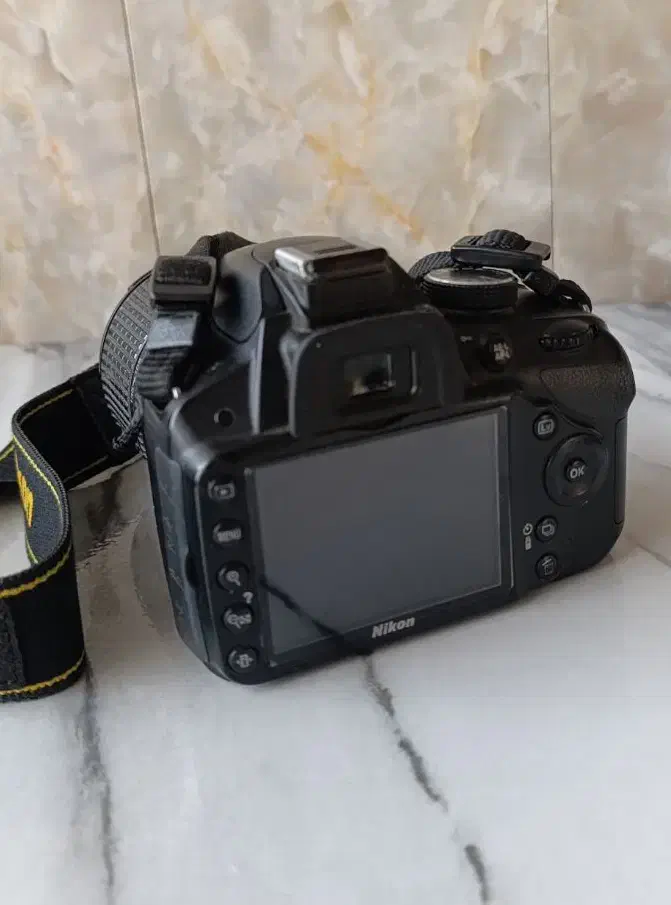 دوربین nikon ۳۲۰۰d با لنز 18-135 کاملا سالم|دوربین عکاسی و فیلم‌برداری|ری, دولت‌آباد|دیوار