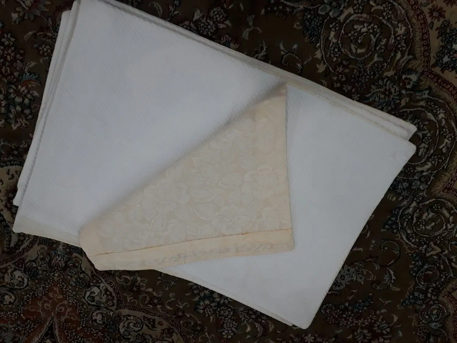 روبالشتی|رختخواب، بالش، پتو|بروجرد, |دیوار