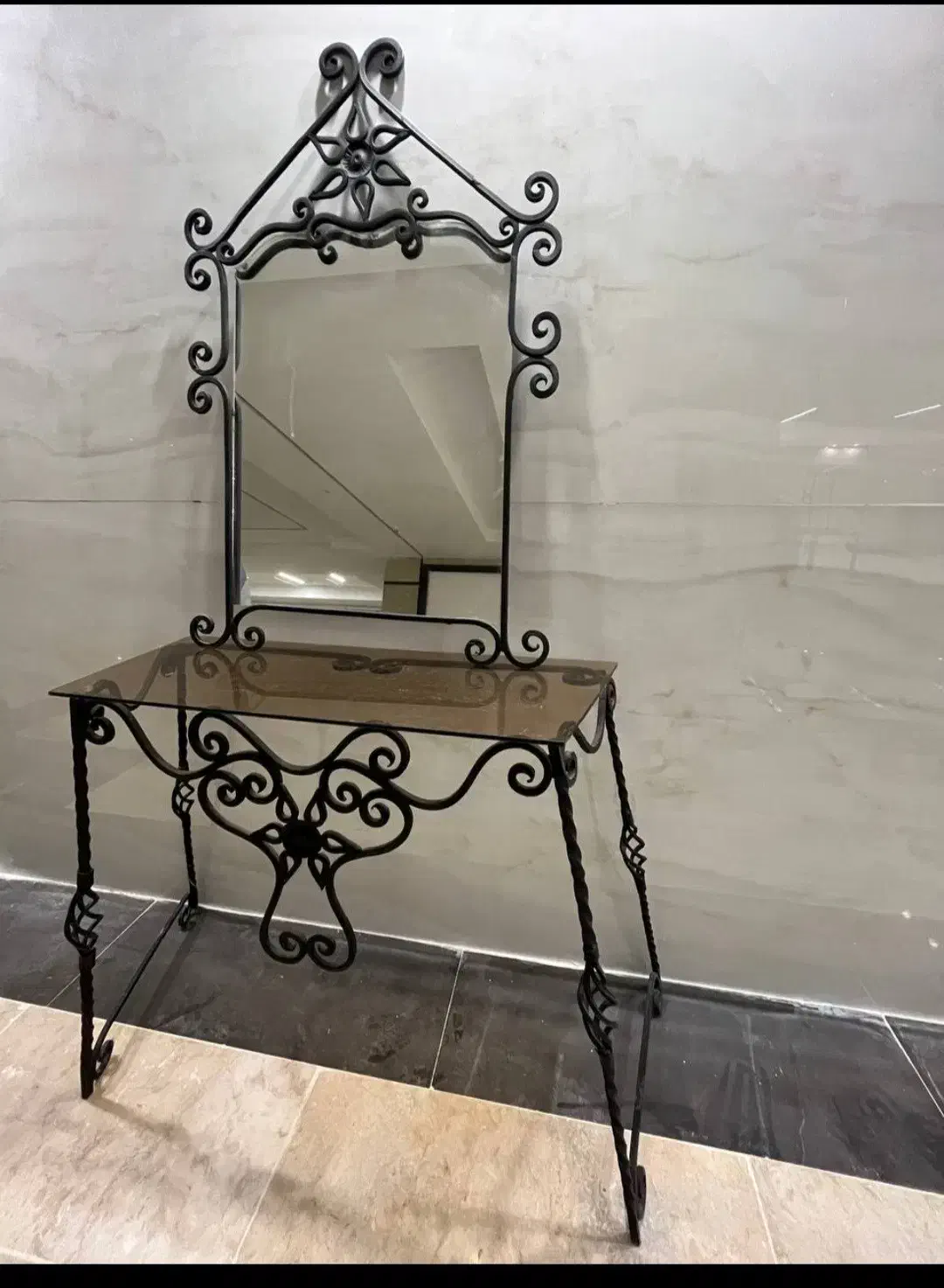 تخت و میز توالت فرفورژه|تخت و سرویس خواب|کرج, گوهردشت|دیوار