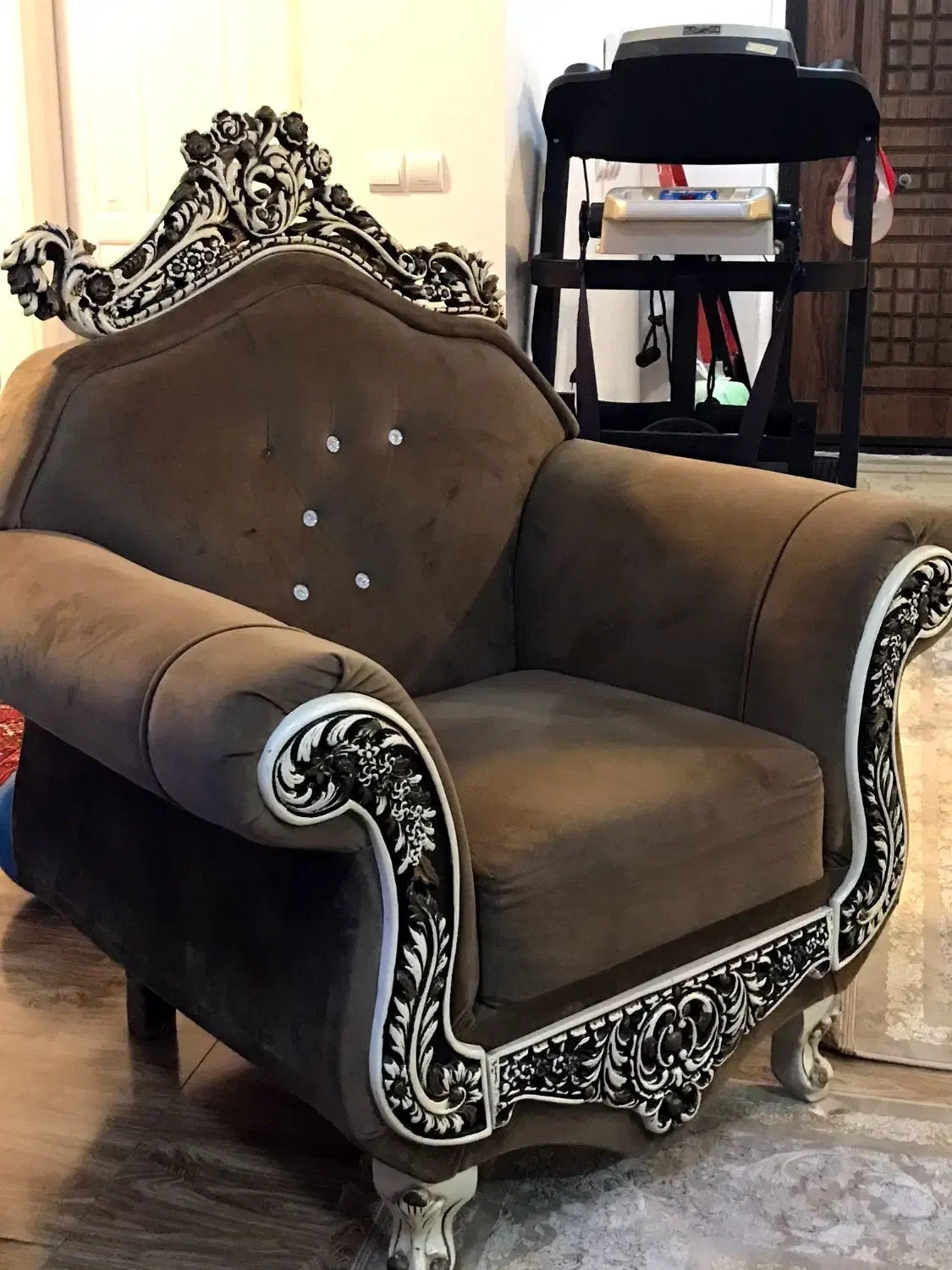 مبل سلطنتی ۷ نفره و ست میز ناهار خوری ۴ نفره|مبلمان خانگی و میز عسلی|گرگان, |دیوار