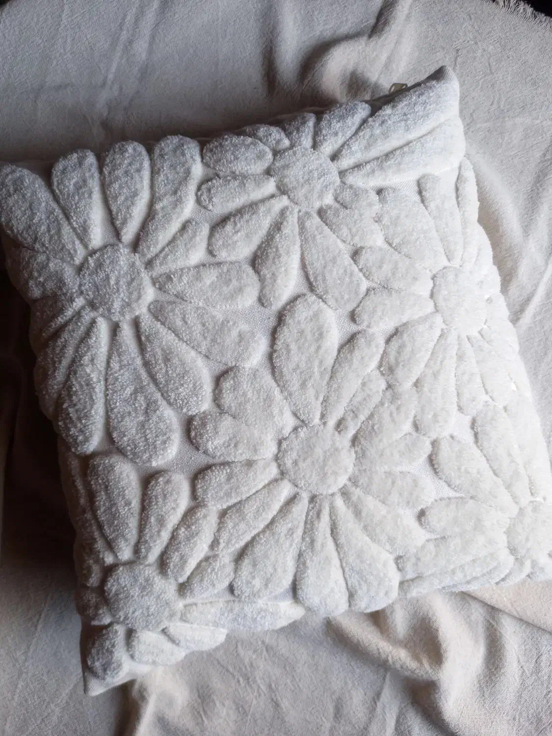 کوسن پانچدوزی|رختخواب، بالش، پتو|تهران, هلال احمر|دیوار