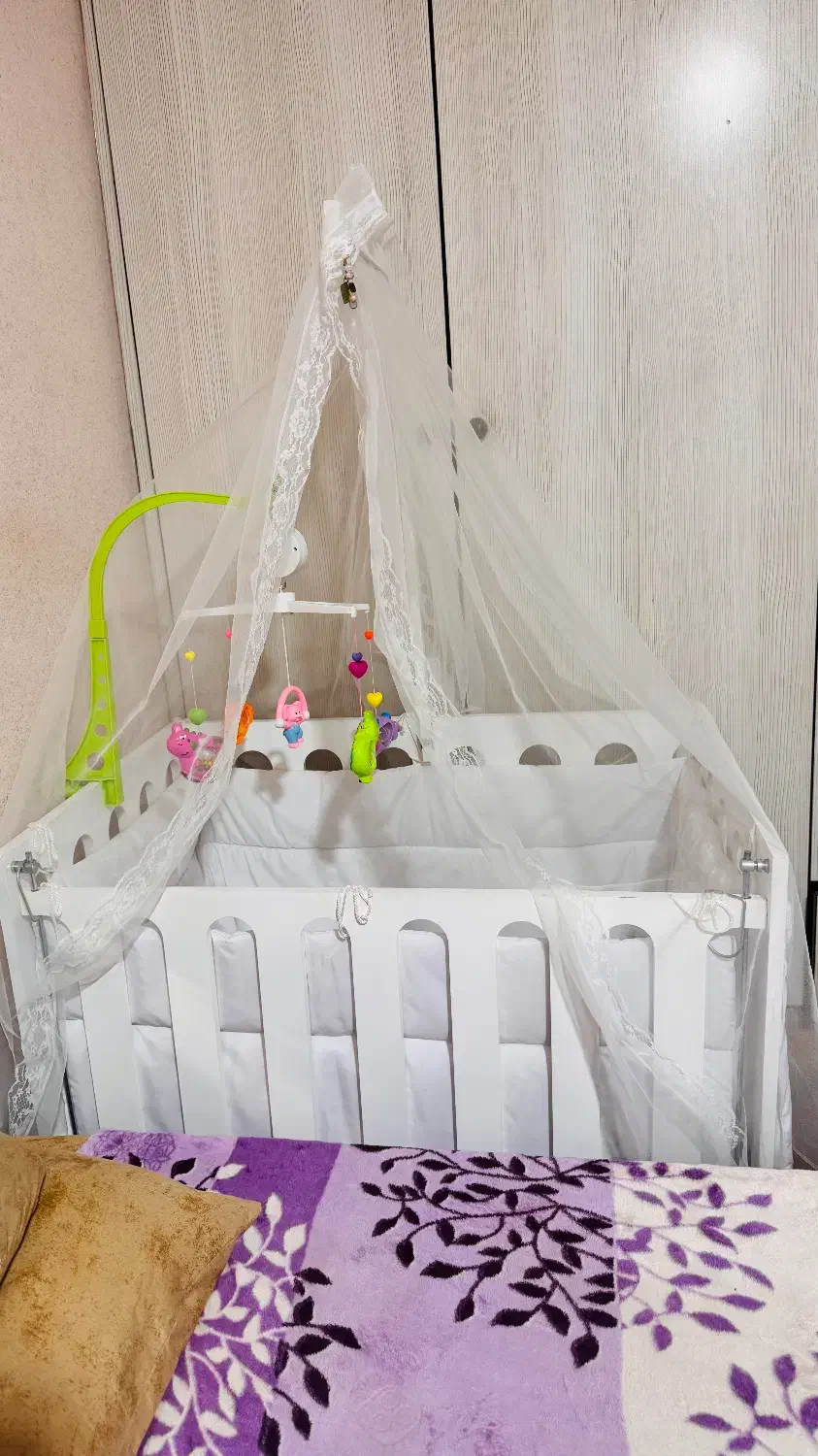 تخت و‌گهواره کودک کاملا نو و تمیز|تخت و صندلی بچه|بهبهان, |دیوار