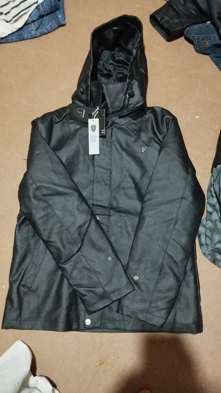 کاپشن|لباس|پیرانشهر, |دیوار