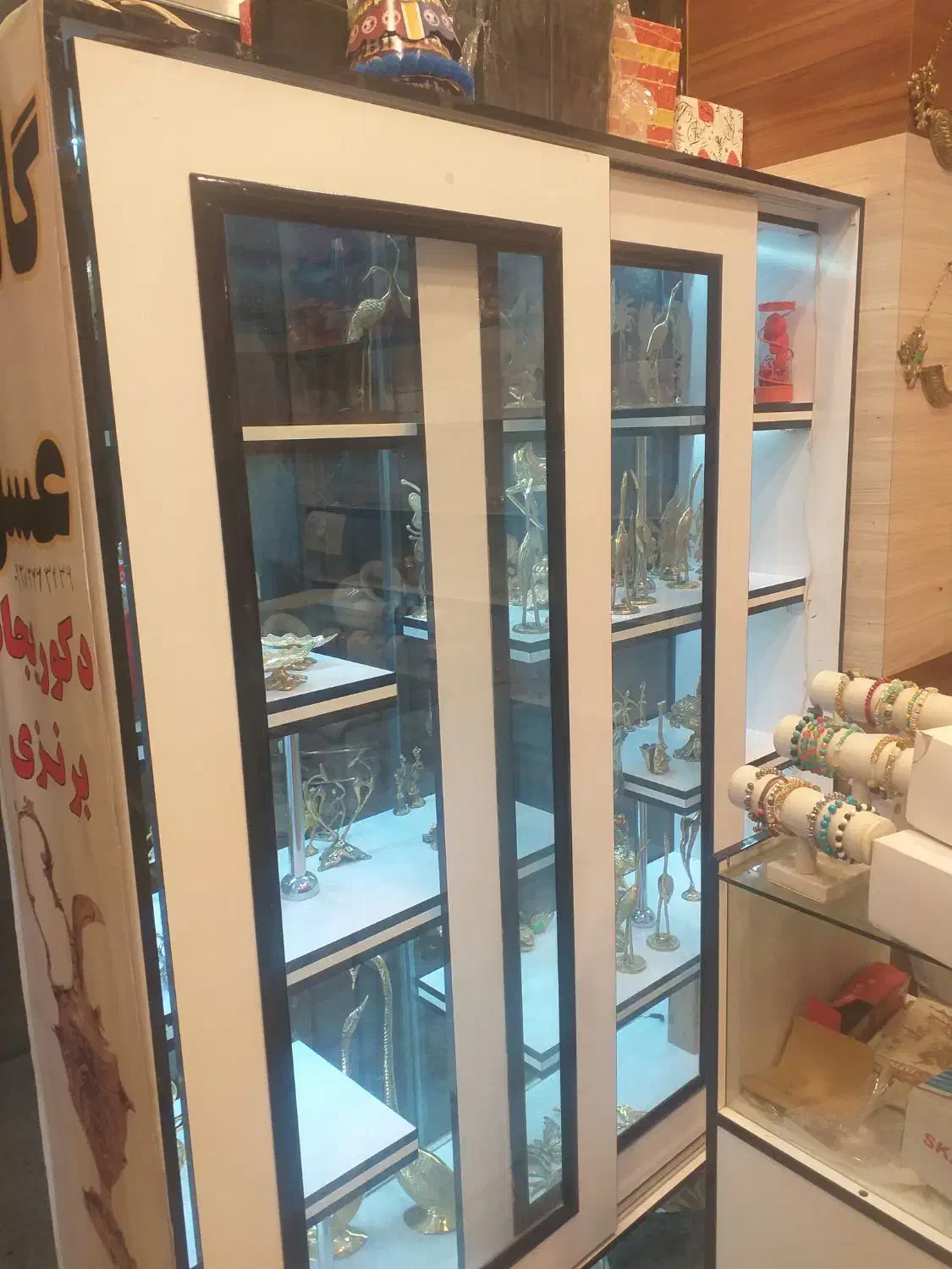 قفسه ویترین و پیشخوان همگی جنس ام دی اف|کتابخانه، شلف، قفسه‌های دیواری|اسدآباد, |دیوار