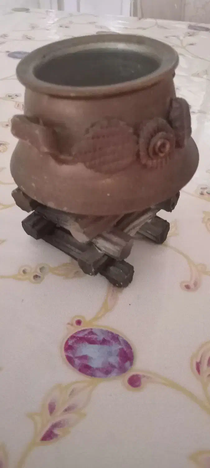 مجسمه تزیینی دیگ غذا روی هیزم|صنایع دستی و سایر لوازم تزئینی|تهران, گمرک|دیوار