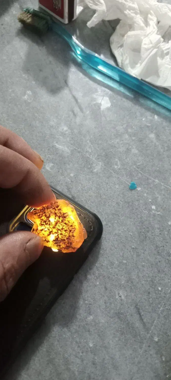 سنگ احتمالا کهربا یا شجر نمیدونم .اویزی گبری کهنه|جواهرات|ساوه, |دیوار