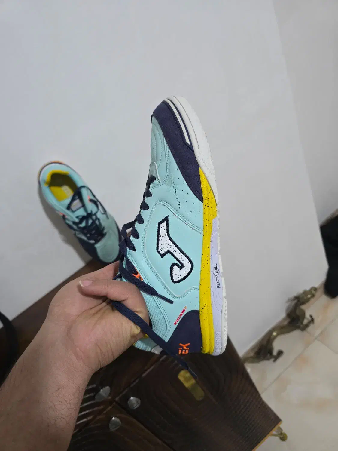 کتاونی سالنی فوتسال|کیف، کفش، کمربند|شهریار, شهرک بهاران (ویره)|دیوار