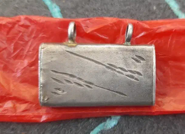 جا حرزی نقره کهنه قدیمی|کلکسیون اشیاء عتیقه|قنوات, |دیوار