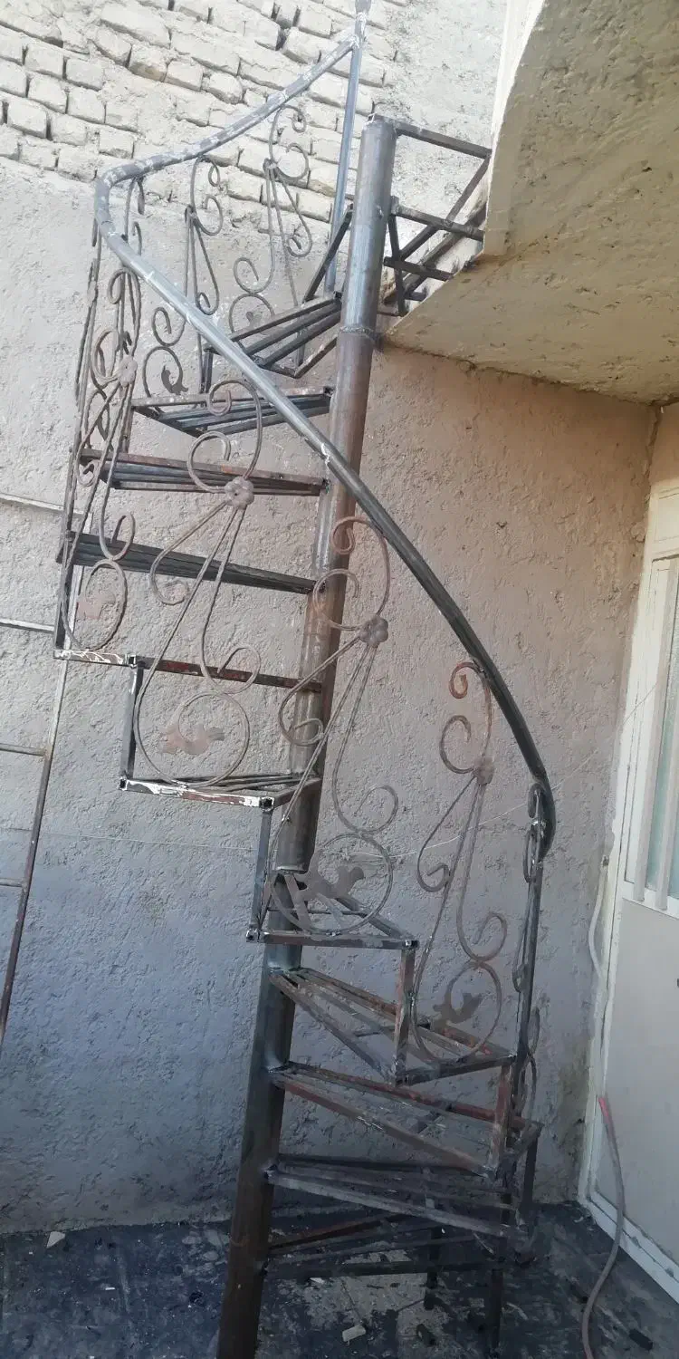 جوشکاری سیار ساخت انواع پله گرد ومعمولی والاچیق|خدمات پیشه و مهارت|مشهد, کشاورز|دیوار