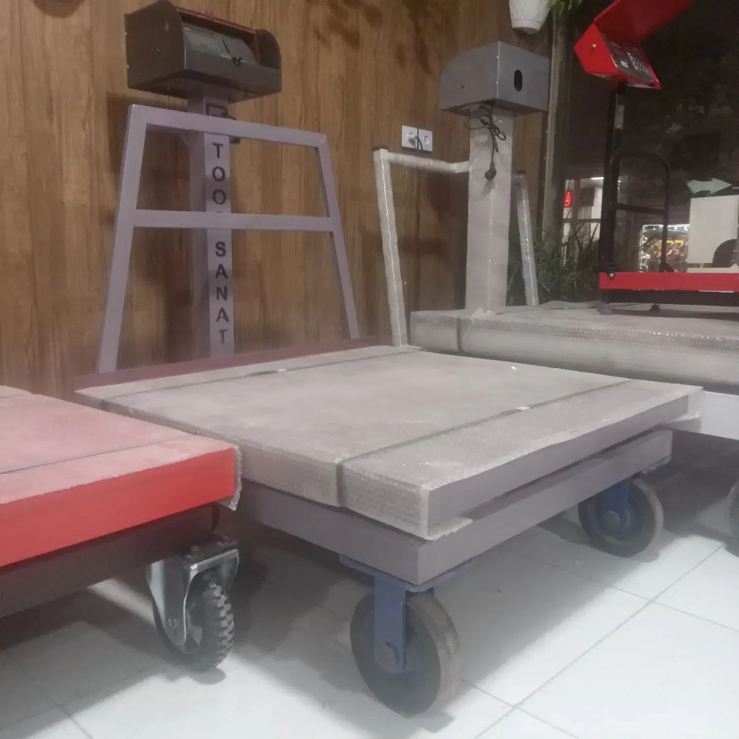 باسکول ۱ تنی چرخدار|فروشگاه و مغازه|مشهد, رده|دیوار