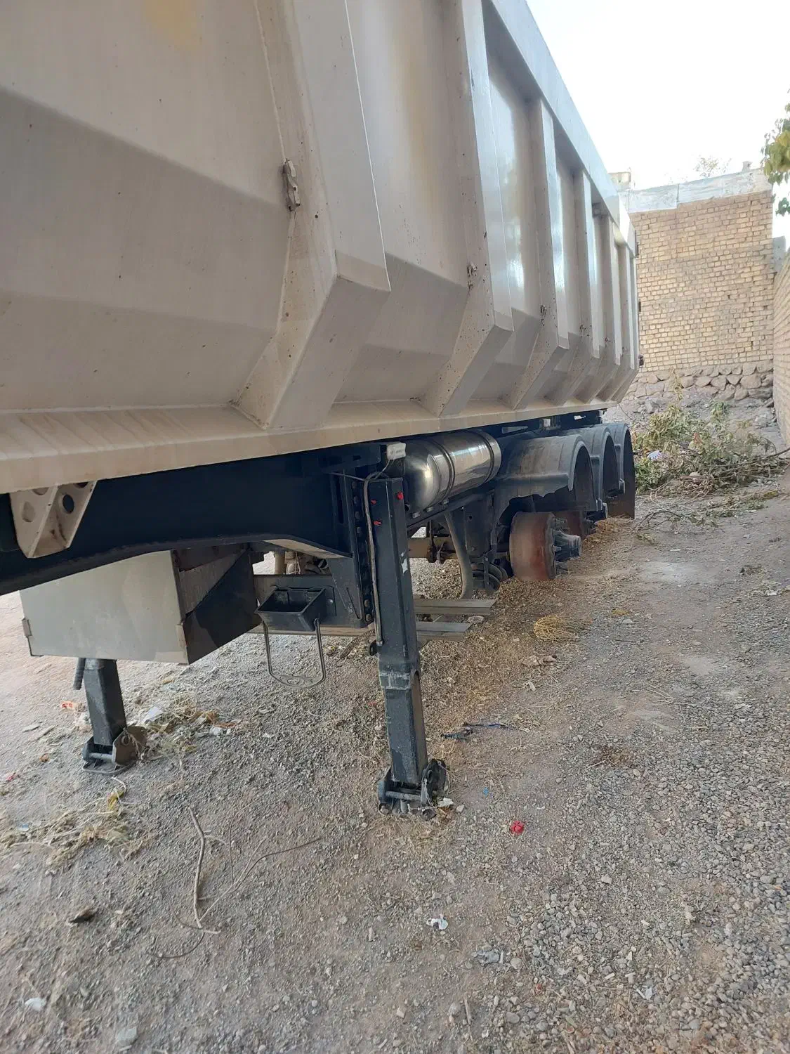 کمپرسی|خودرو سنگین|بروجن, |دیوار