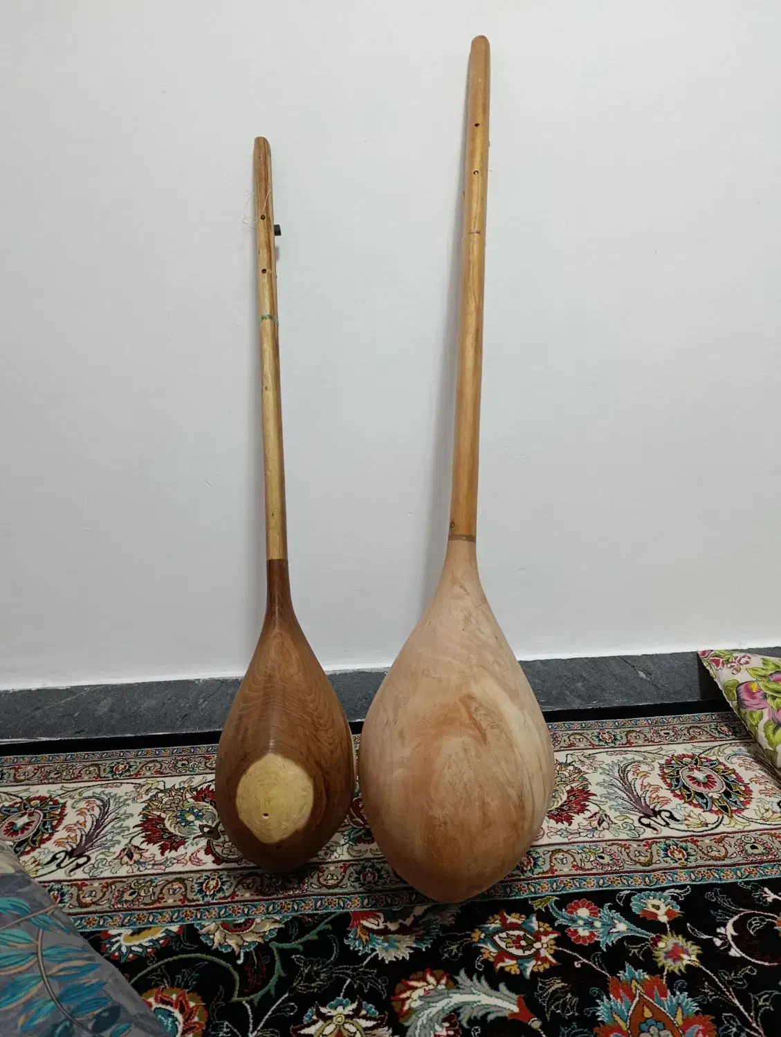 دمبوره افغانستانی|سازهای سنتی|محمدشهر, محمدشهر|دیوار