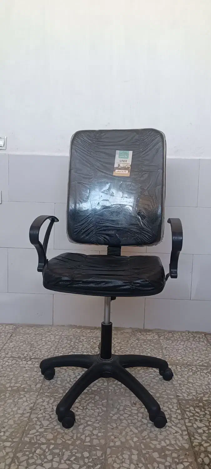 صندلی مدیریتی تمیز و سالم در حد نو|صندلی و نیمکت|شاهینشهر, گرگاب|دیوار