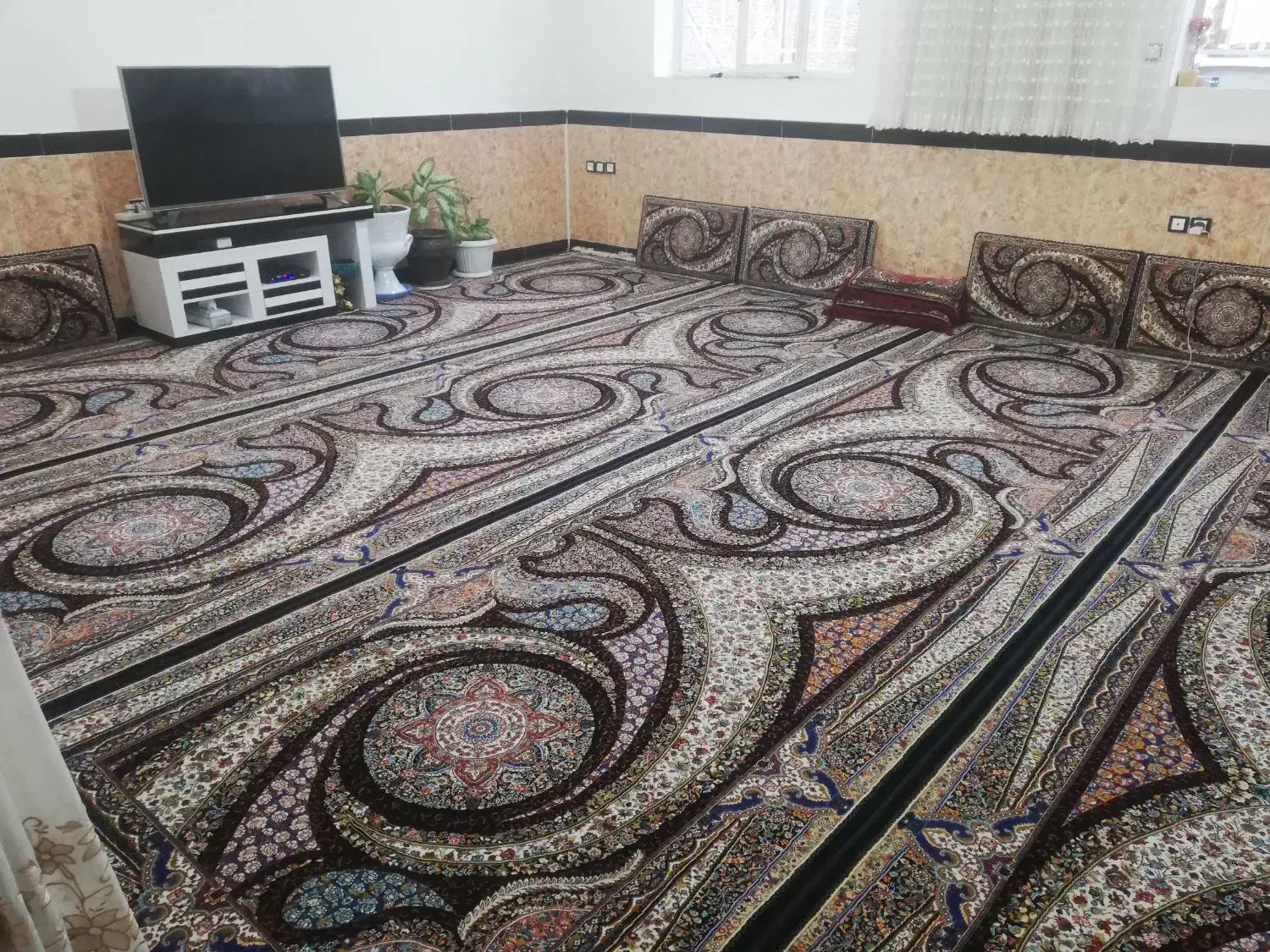 فرش 30 متر با 6 پشتی قالبی اصل|فرش|مریوان, |دیوار