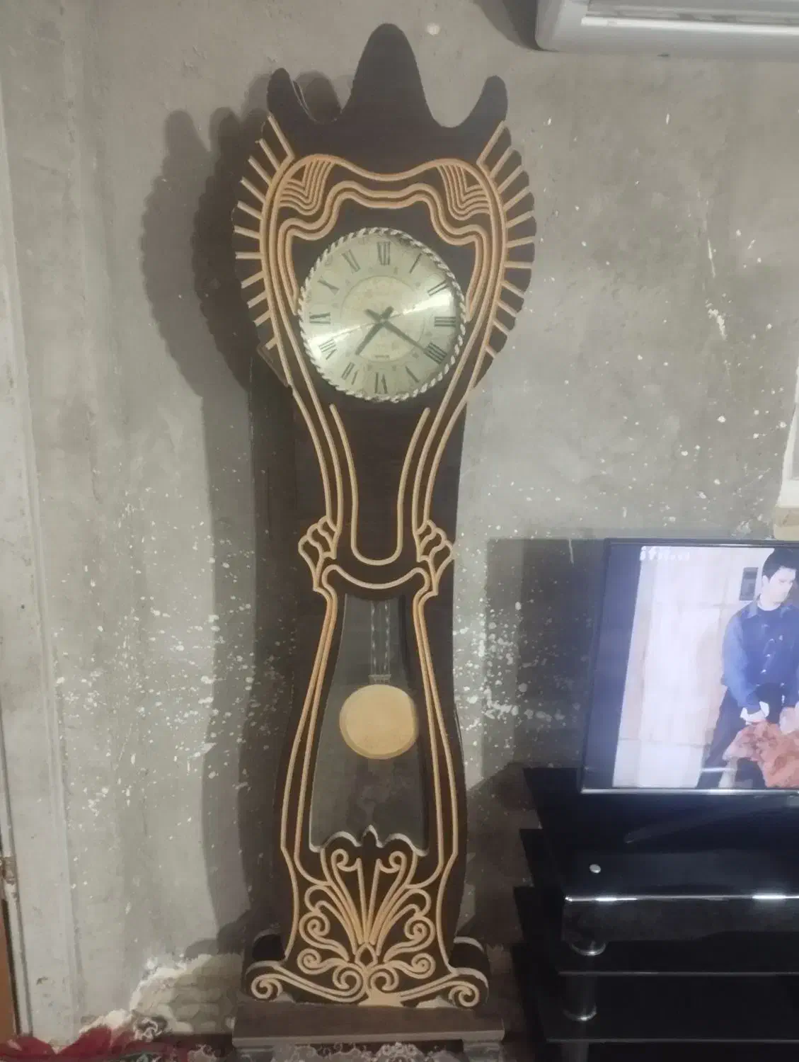 ساعت ایستاده|ساعت دیواری و تزئینی|نیمروز, |دیوار