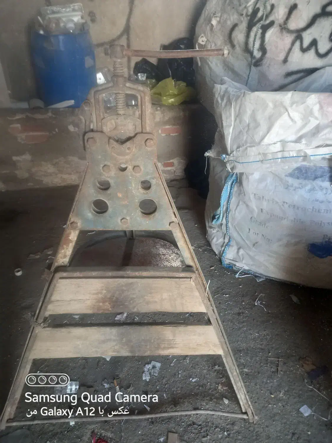 گیره لوله سه پایه قدیمی|ابزارآلات|تبریز, |دیوار